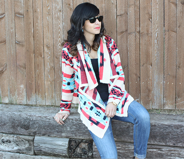 tribal-sweater-jeans-raybans-fencebackdrop